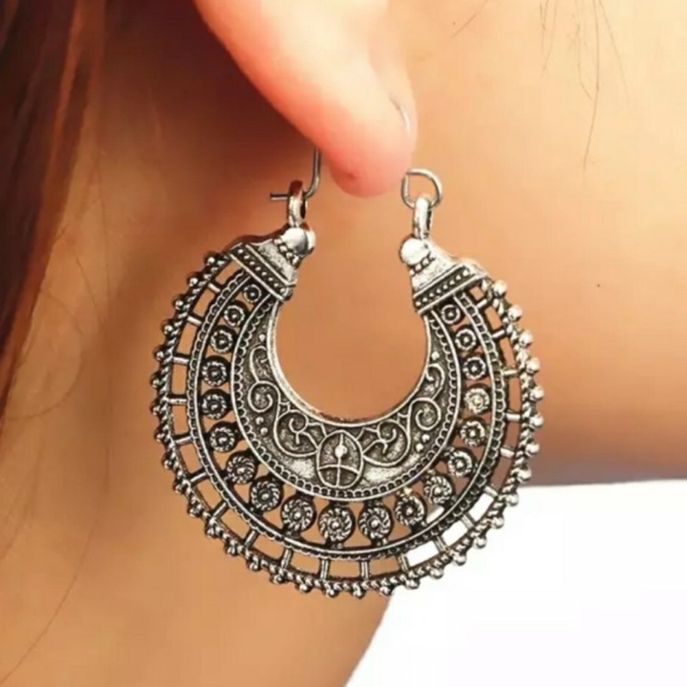 NEW Antique Silver tone Vintage style Earrings